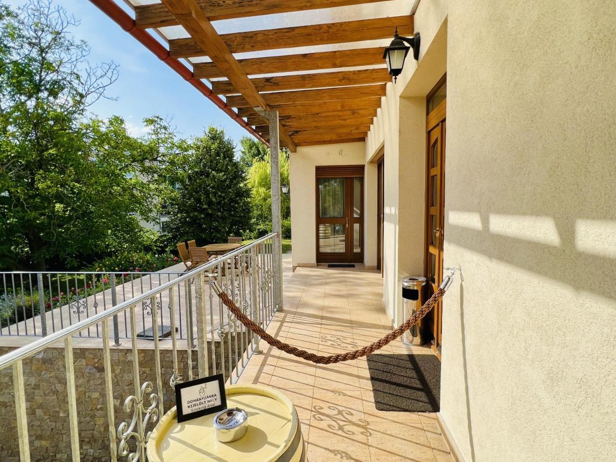 Villa Szofia Veszprem Apartments Exterior photo